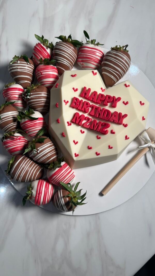 Breakable chocolate heart with 20 strawberries