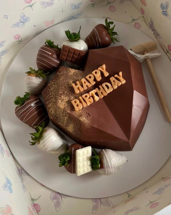 Breakable chocolate heart with strawberries + mini cake heart